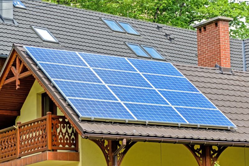 chauffagiste-CUERS-min_solar-panels-1477987